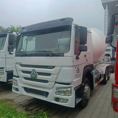 12m3 camion di miscelazione del cemento con telaio Sinotruk e benzina diesel a sterzo assistito