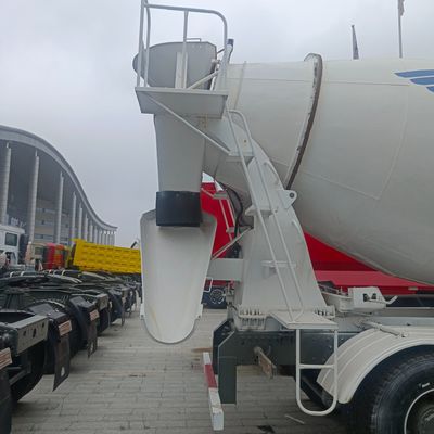 12m3 HOWO Cement Mixer Truck con telaio Sinotruk Certificazione CEE e personalizzazione