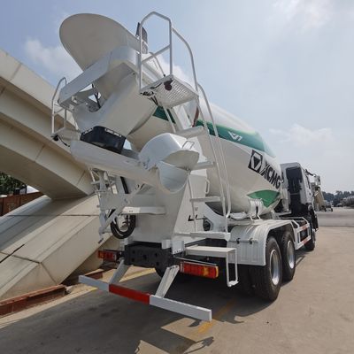30T carico utile di acciaio al carbonio HOWO camion miscelatore di calcestruzzo con sterzo idraulico e pneumatici