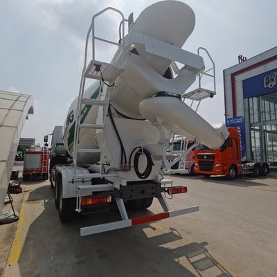 30T carico utile di acciaio al carbonio HOWO camion miscelatore di calcestruzzo con sterzo idraulico e pneumatici