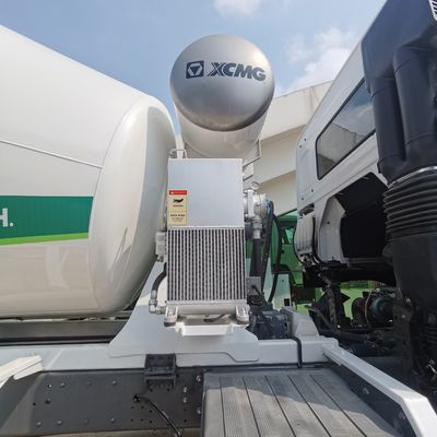 30T carico utile di acciaio al carbonio HOWO camion miscelatore di calcestruzzo con sterzo idraulico e pneumatici