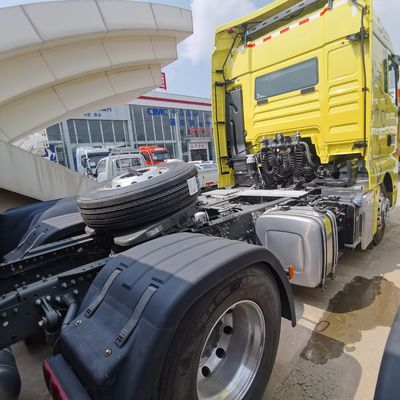 Camion versatile per il trasporto di merci a livello mondiale con sedile a sospensione aerea e &gt; 450 CV