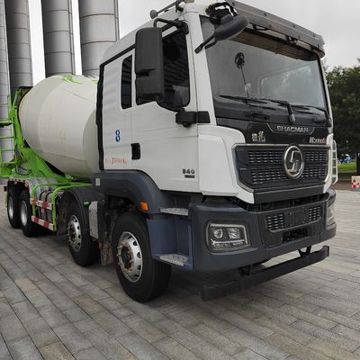 Camion agitatore a telaio Sinotruk per la miscelazione del calcestruzzo con sterzo idraulico