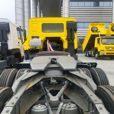 Testa di trattore per veicoli pesanti HOWO6X4 Trac con sedile del conducente con sospensione aerea