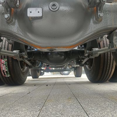 Capacità di carico 31-40 t Trattore HOWO6X4 per prestazioni in tutte le condizioni meteorologiche difficili