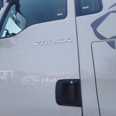 Trattore pesante senza tubi e usato per il trasporto di merci Sitrak con capacità di 600 litri di carburante