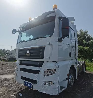 Camion per il trasporto di carichi a trazione Sitrak per il trasporto di serbatoi di carburante ad alta capacità