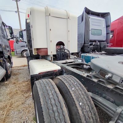 Sinotruk HOWO Cnl LNG Tractor Head per il rimorchio di semirimorchio 6×4
