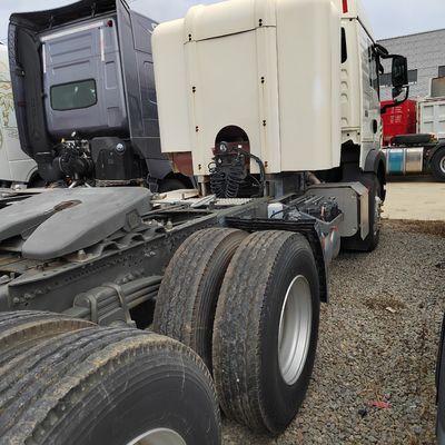 Veicolo di trasporto merci Sinotruk HOWO da 336 CV con ≤ 5 posti e CNG/LNG conveniente
