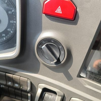 31-40t Capacità di carico Personalizzazione HOWO700HP 6X4 Camionetto di trasporto di trattori di seconda mano