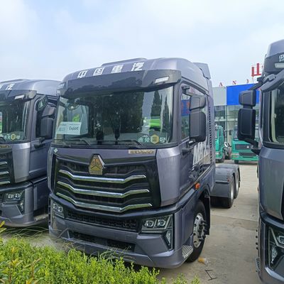 Camion pesante nazionale HOWO700HP 6x4 10 ruote camion di trasporto a trazione utilizzato nel 2024