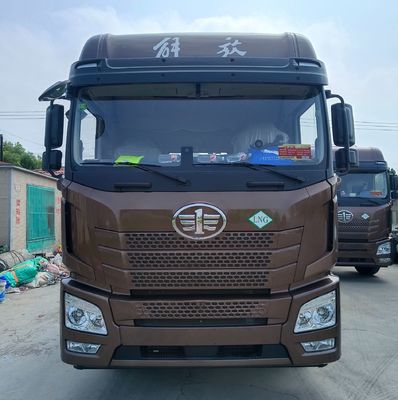 Veicolo da trasporto 630 CV con telaio e pneumatici Sinotruk