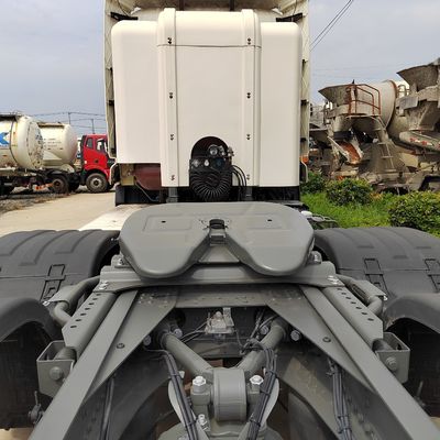 Dimensione del pacchetto personalizzato HOWO N 440/460HP 6X4 LNG/CNG Tractor Trucks per il trasporto merci