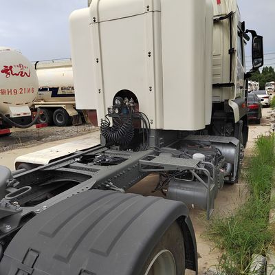 Disegno pneumatico senza tubi Sinotruck di seconda mano Sitrak HOWO 6X4 trattore a GNC