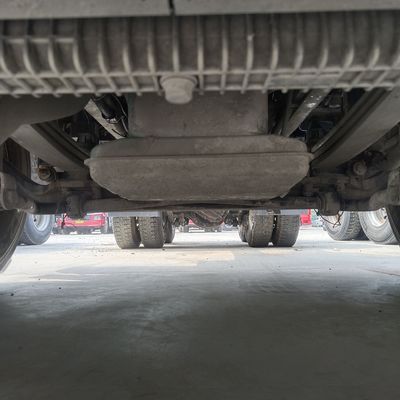 Sinotruk Chassis FAW J6p Gas 6X4 Truck a prezzi accessibili 7.40m*2.55m*3.76m