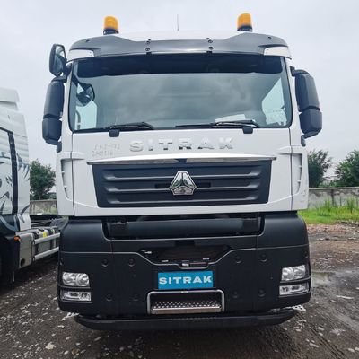 Sinotruk Sitrak 600L Fuel Tank Tractor Truck con sospensione pneumatica e 390 cavalli