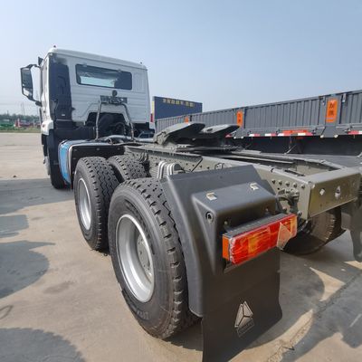 Materiale in acciaio al carbonio HOWO Durable Tractor Used Truck 6500.000kg Pacco Peso lordo