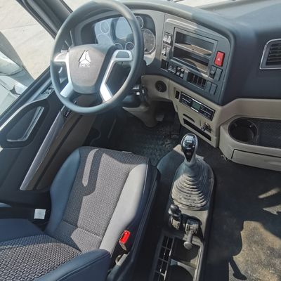 ZZ4257N3247E1H Sinotruk HOWO Tractor Trailer con serbatoio e carburante da 600L