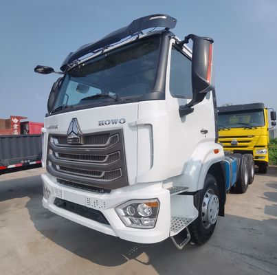 Sinotruk HOWO Auman Trattore Serbatoio del carburante Potenza elevata 351-450 CV Semirimorchio trainante