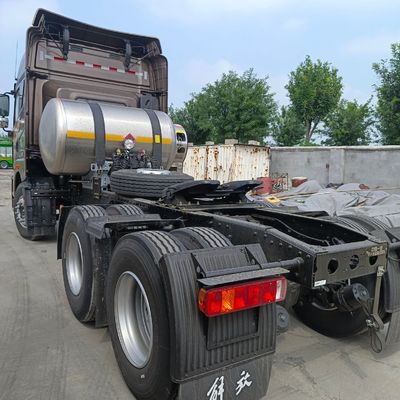 Veicolo da trasporto con trattore a gas a liberazione da 630 CV con pneumatici e sistema di sterzo avanzato