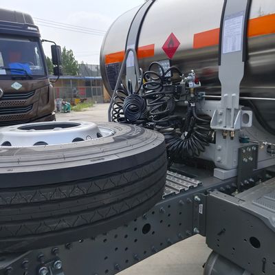 630 CV camion da trasporto a gas con pneumatici e telaio certificato ISO da Sinotruk