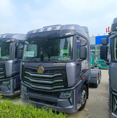 Haowo LNG Tractor Truck 6*4/4*2/6*2 La soluzione perfetta per il trasporto pesante