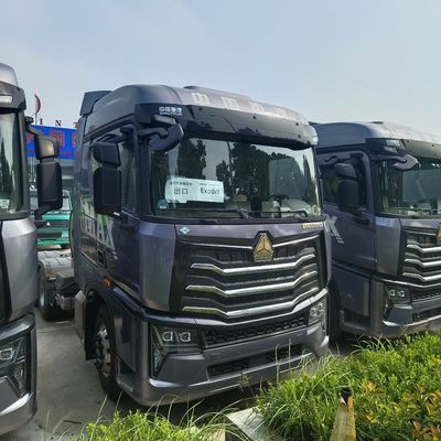 Haowo LNG Tractor Truck 6*4/4*2/6*2 La soluzione perfetta per il trasporto pesante