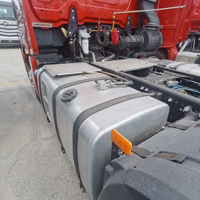 JAC 6X4 Camion con serbatoio del carburante 600L pneumatico senza tubo Disegno 351-450hp