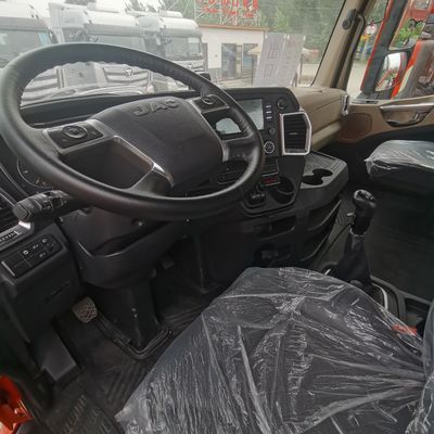 Camionetto JAC 6X4 con serbatoio di carburante da 1000 litri 6.8x2.5x3.8m