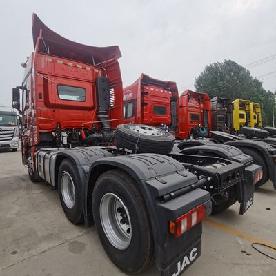 Richiesta personalizzata Efficiente camion commerciale JAC 6X4 per trainare rimorchi